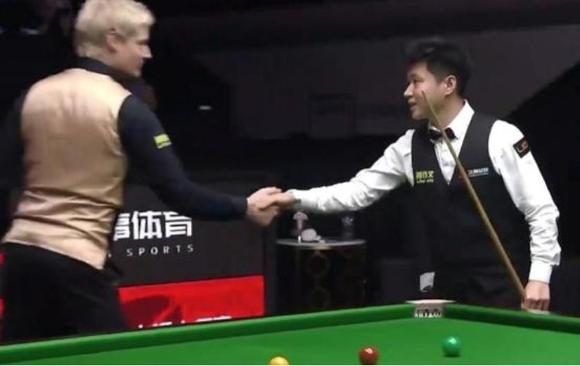 赵心童创造上海大师赛神奇：6-0零封尼尔罗伯逊晋级四强
​
​        在