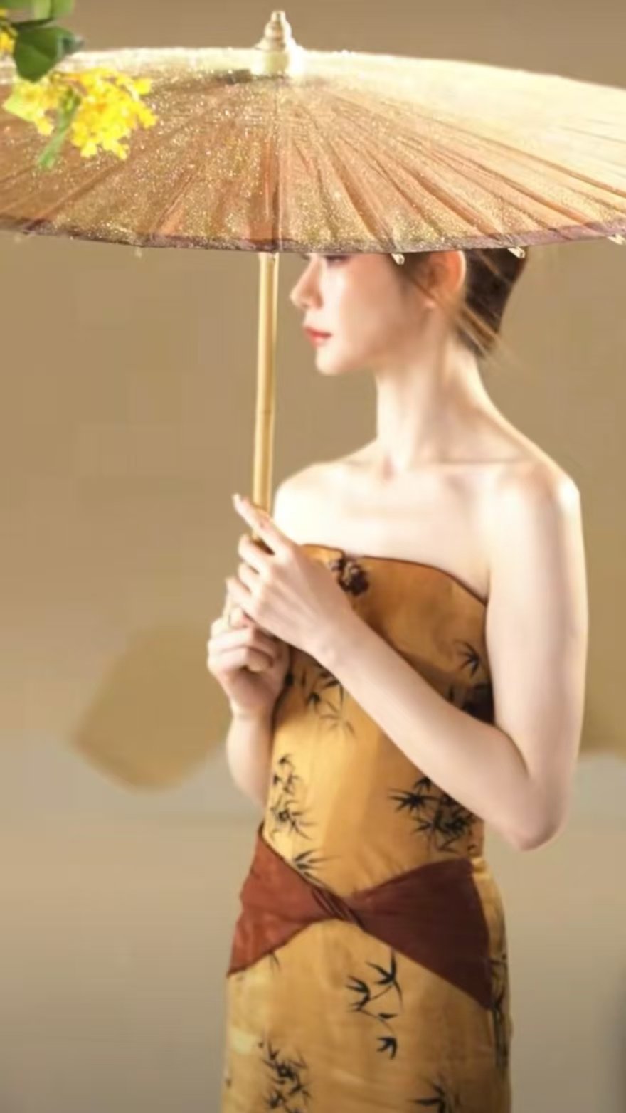 戚薇新中式大片戚薇小心翼翼闯了很多祸！戚薇新中式大片拍摄花絮 ​​​