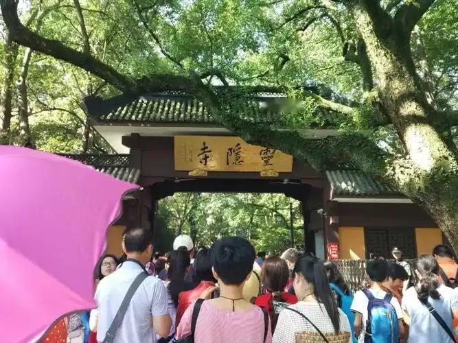 上联：灵隐寺门六十开；
下联：？？？