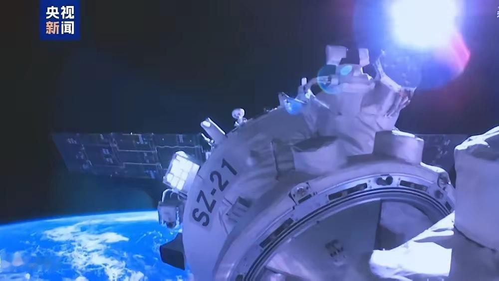 神舟二十号被撞出裂纹，航天员改乘二十一号返航；9天解决问题，外国网友惊掉下巴！2