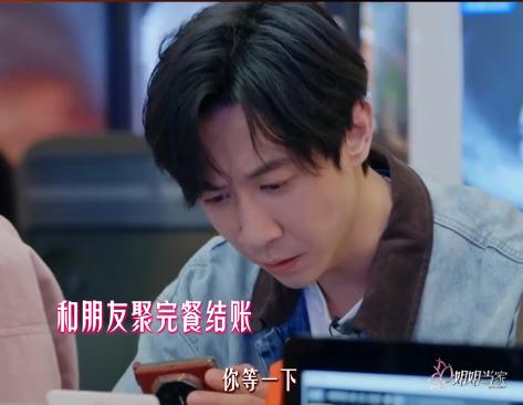 再婚仅一个月的董璇，令人反感的一幕在她身上发生了，她太不体面了。
 
上个月，她