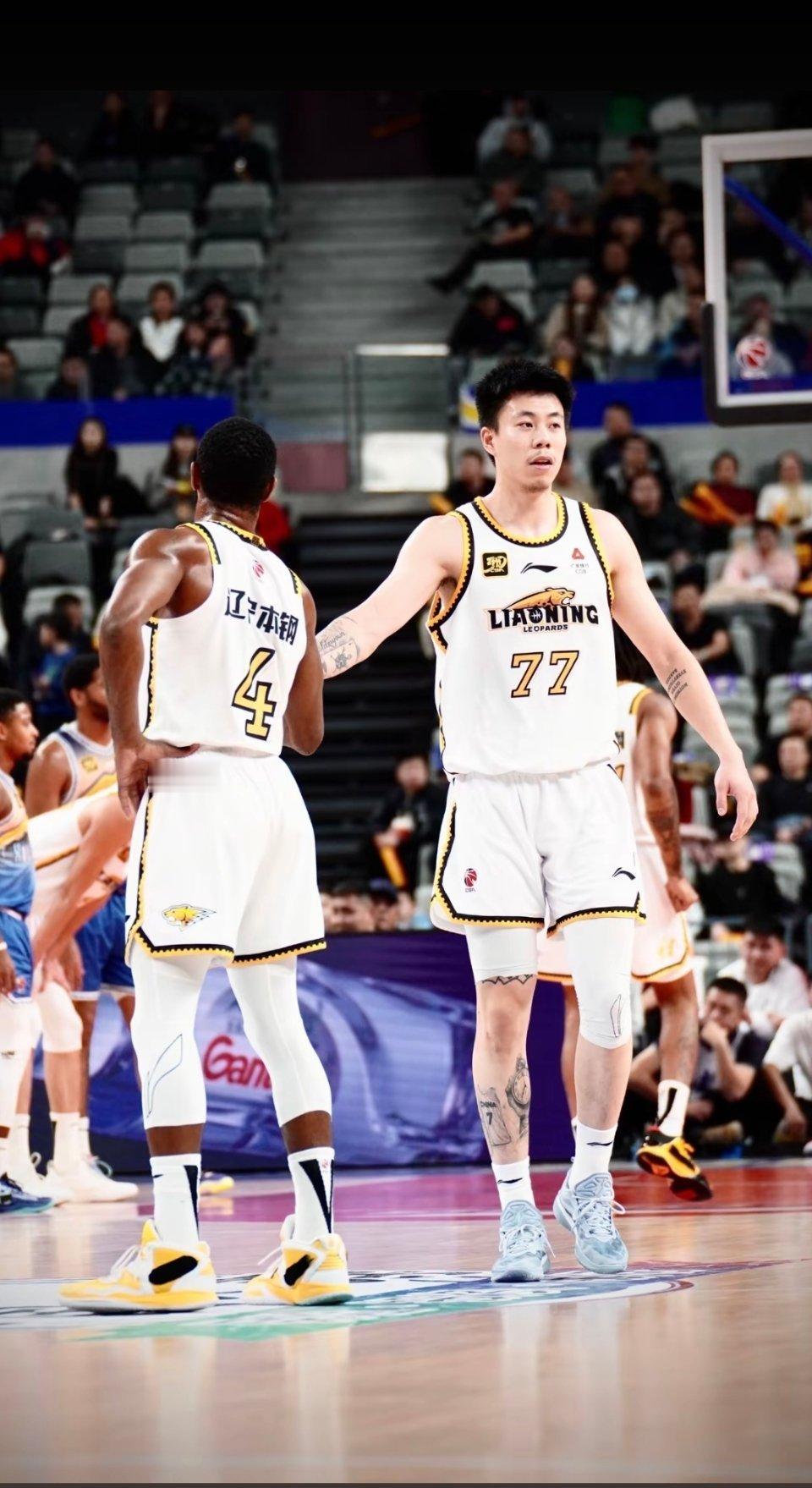 张镇麟赛季首秀12月14日，2024-2025赛季CBA常规赛首轮迎来收官战，三