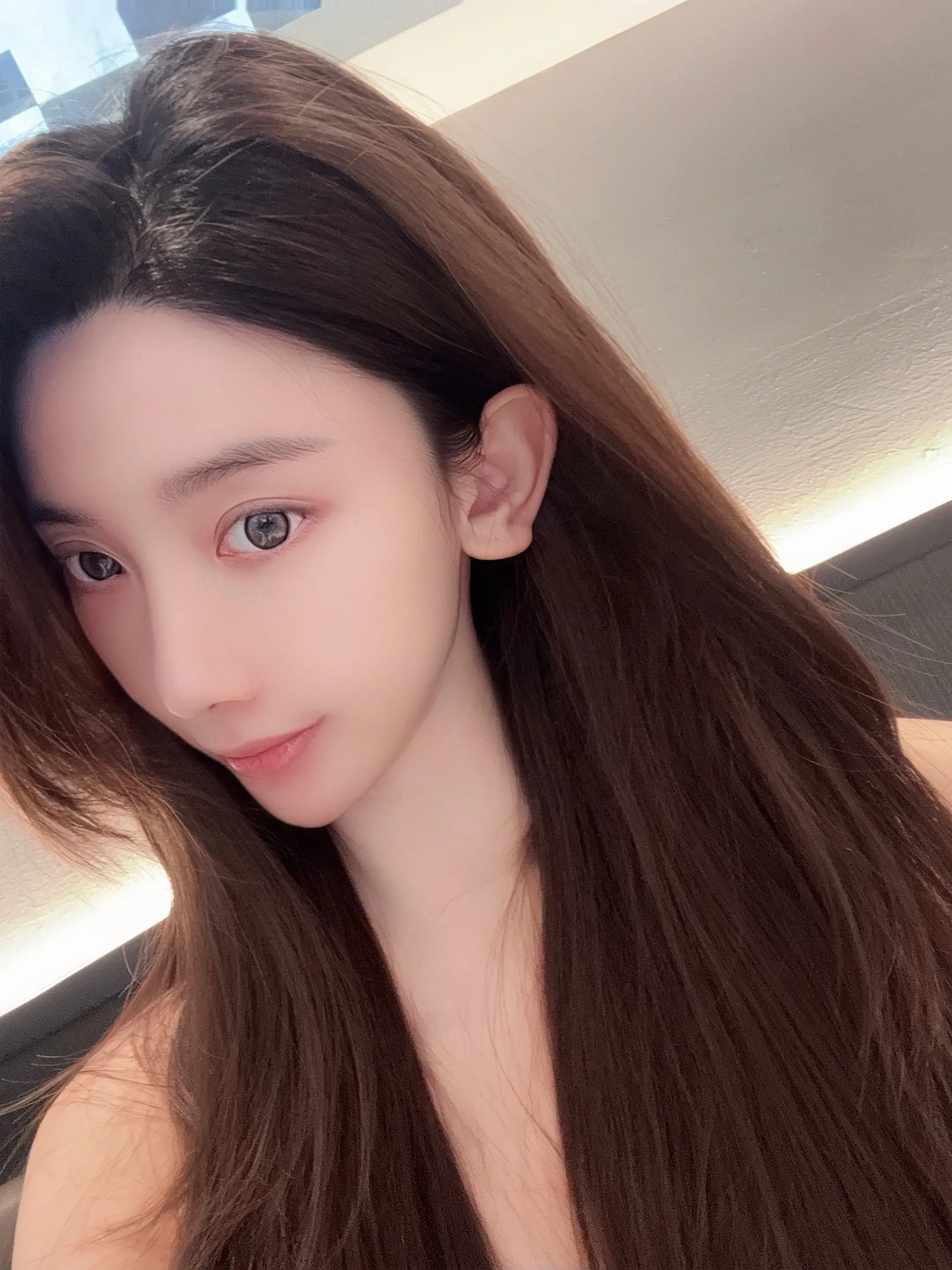 最近邋里邋遢的，2.3个月没染头没美甲没美睫了😌