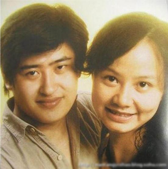 谁能想到，一段仅仅相识9天就定下终身的闪婚，竟走过了近40个春秋。

1987年