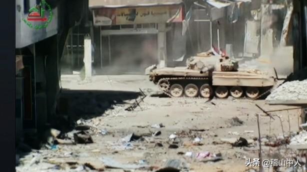 朱拉尼此人不简单啊，就个人胆魄而言，阿萨德确实远远不如。
朱拉尼本名艾哈曼德.沙