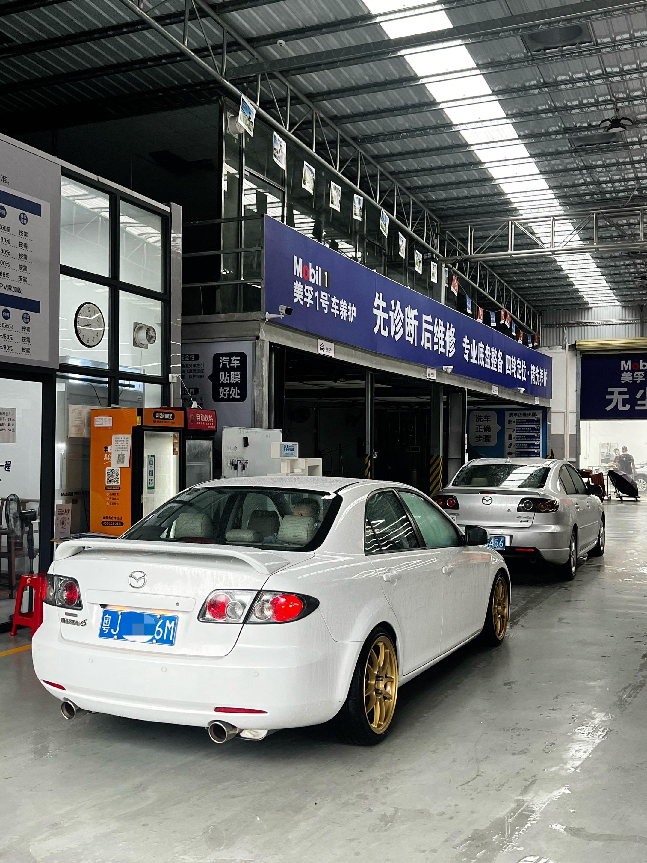 它只是稍微老了点，底盘素质这个价位依然很好开