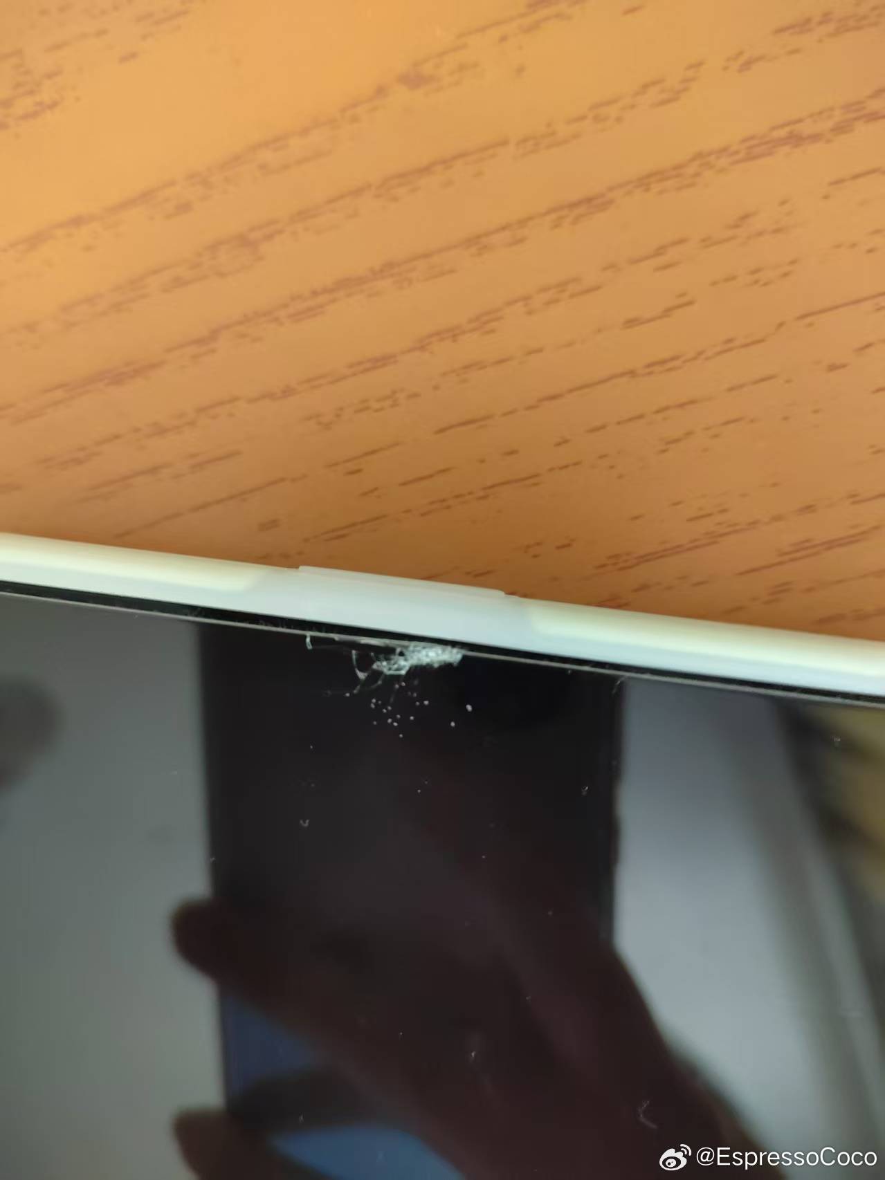 钢化膜❌玻璃膜✅嘎嘣一下就碎了 