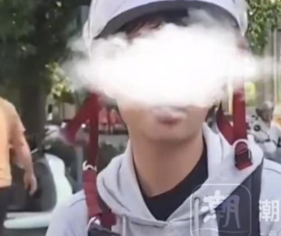 万万没想到“我听交警的事件”竟然还有后续，涉事的女子已经被帽子叔叔给拘留，事实上