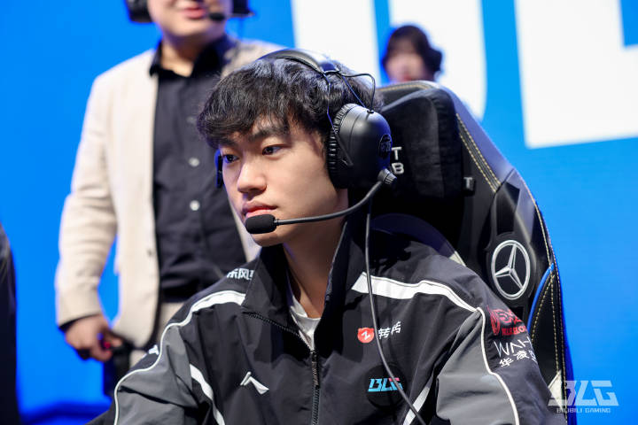 消息了！BLG超话热议左手续约两年：叔叔到底给了多少 要在BLG退役了吧