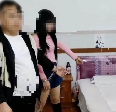 山东聊城，男子看到按摩女在路边招揽生意，就花200元照顾了她一次生意。不料，7个