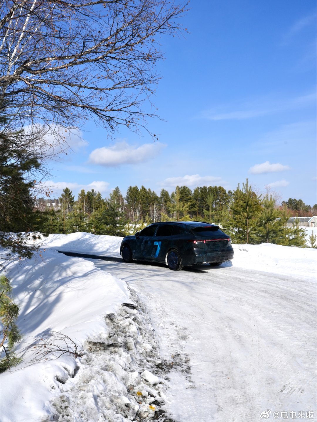 领克旅行车漠河路透越看越上头！不愧是把原创设计刻进DNA的领克，伪装车的线条就很