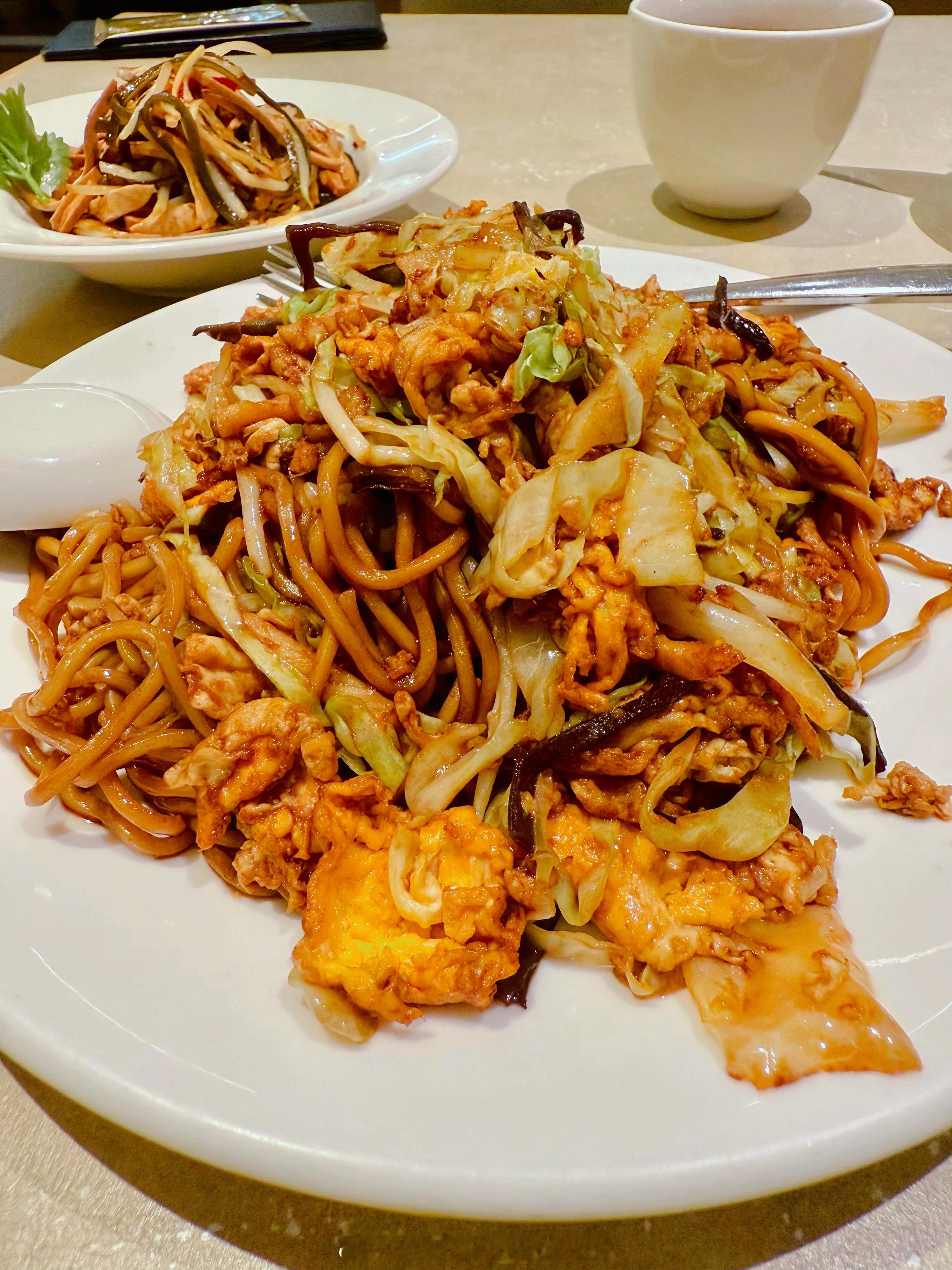 回新加坡外出吃晚饭，我要不要再去路过一下泡泡玛特[喵喵]迷你Labubu实物被吐