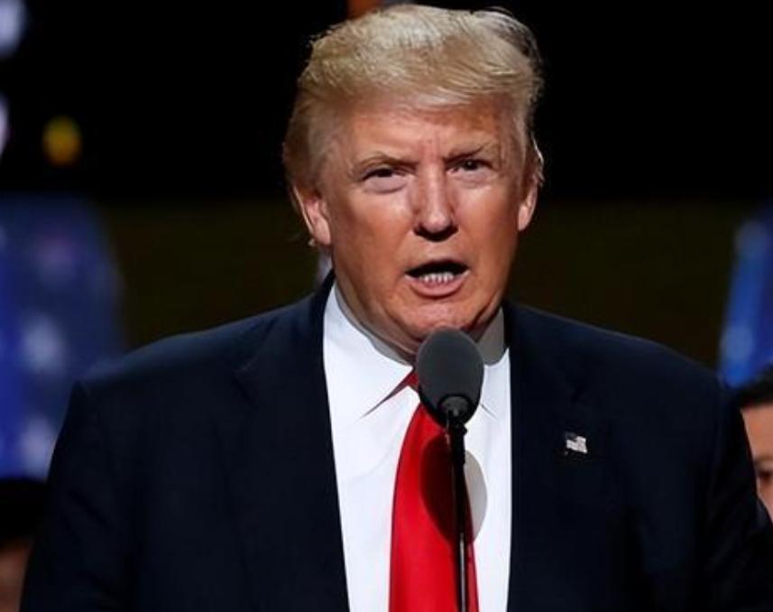 霍尔木兹航运暴跌95%，特朗普借危机抢伊朗石油，伊朗死保海峡主权绝不退让

小派