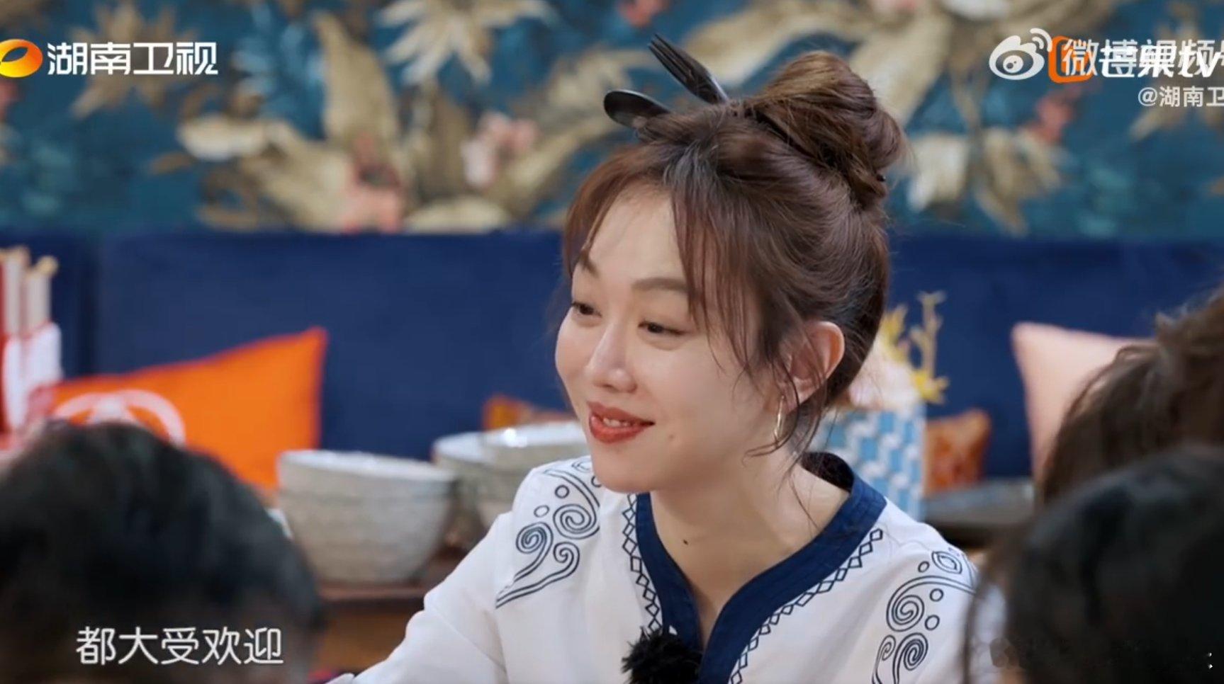 黄晓明[超话]黄晓明给中餐厅合伙人全肯定晓明哥这挨个夸人的操作，简直是氛围大师级