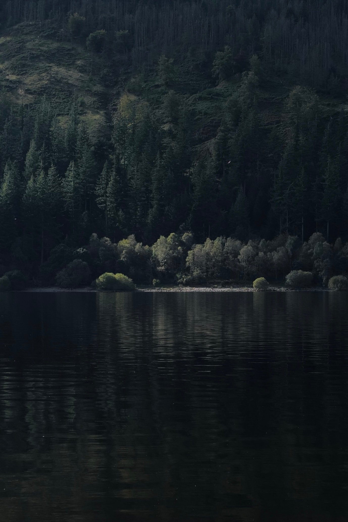 我更喜欢的是更僻静的瑟尔米尔湖东岸，往返约两小时，虽有泥泞羊肠道，但妙在几乎无人