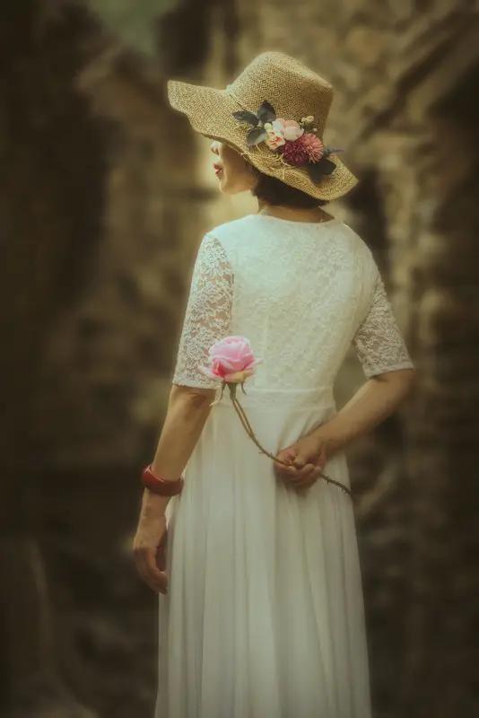 有些事情，你倾诉出来，别人不信，可这并不意味着它不是真的。要坚信自己，你并无过错