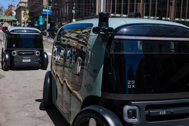 【没有方向盘、踏板，亚马逊的“烤面包机”Robotaxi开始收费】一辆没有方向盘