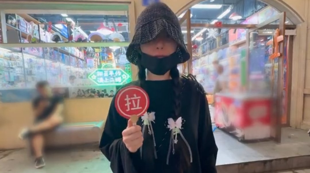 杨幂送上表情包 