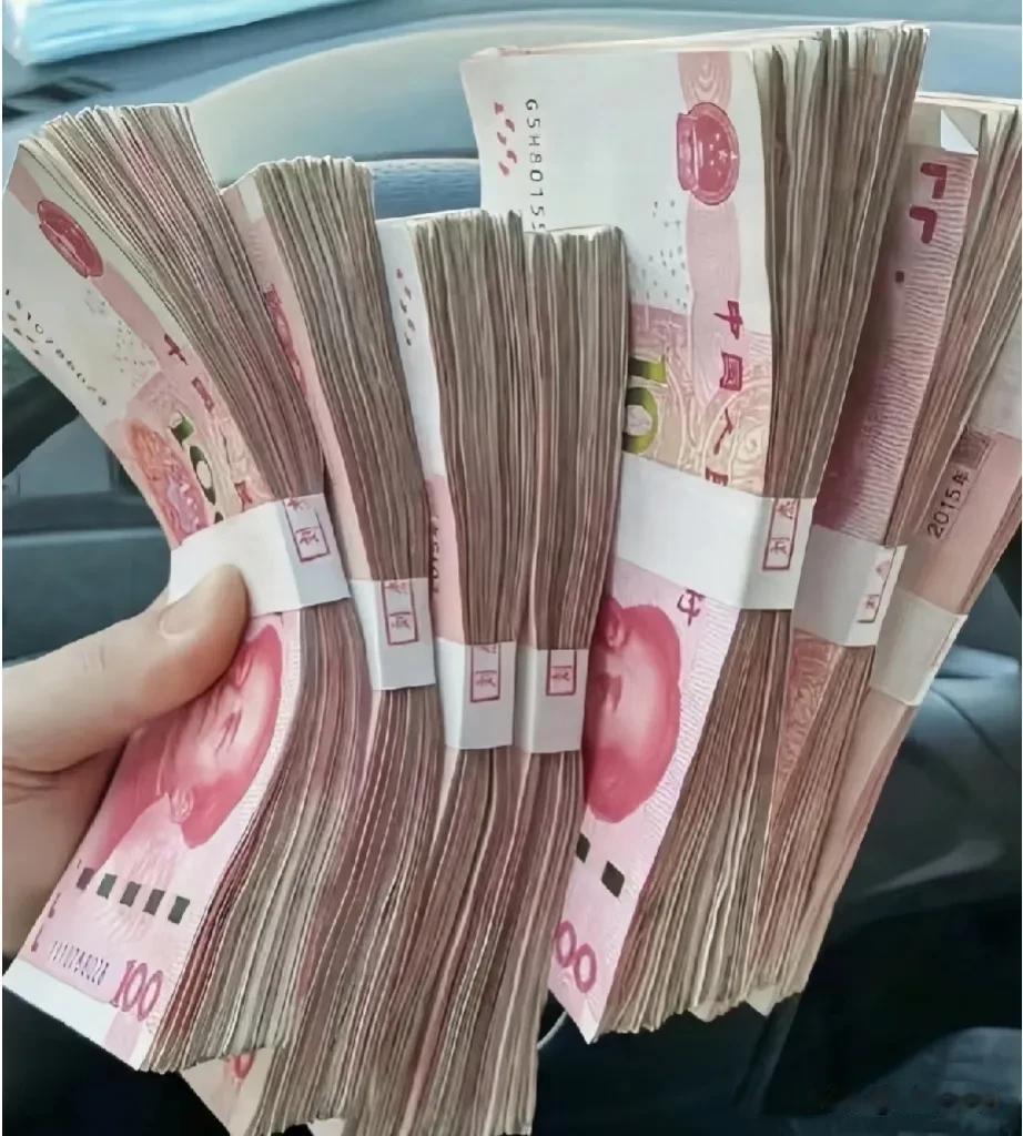 丈夫远在他乡打工，意外买彩票获 500 万大奖。他打电话给妻子，声称自己重病住院