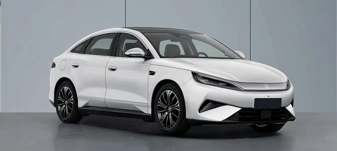 比亚迪秦MAX DM-i申报图，可选激光雷达
插混 中型轿车；
车长4866，轴