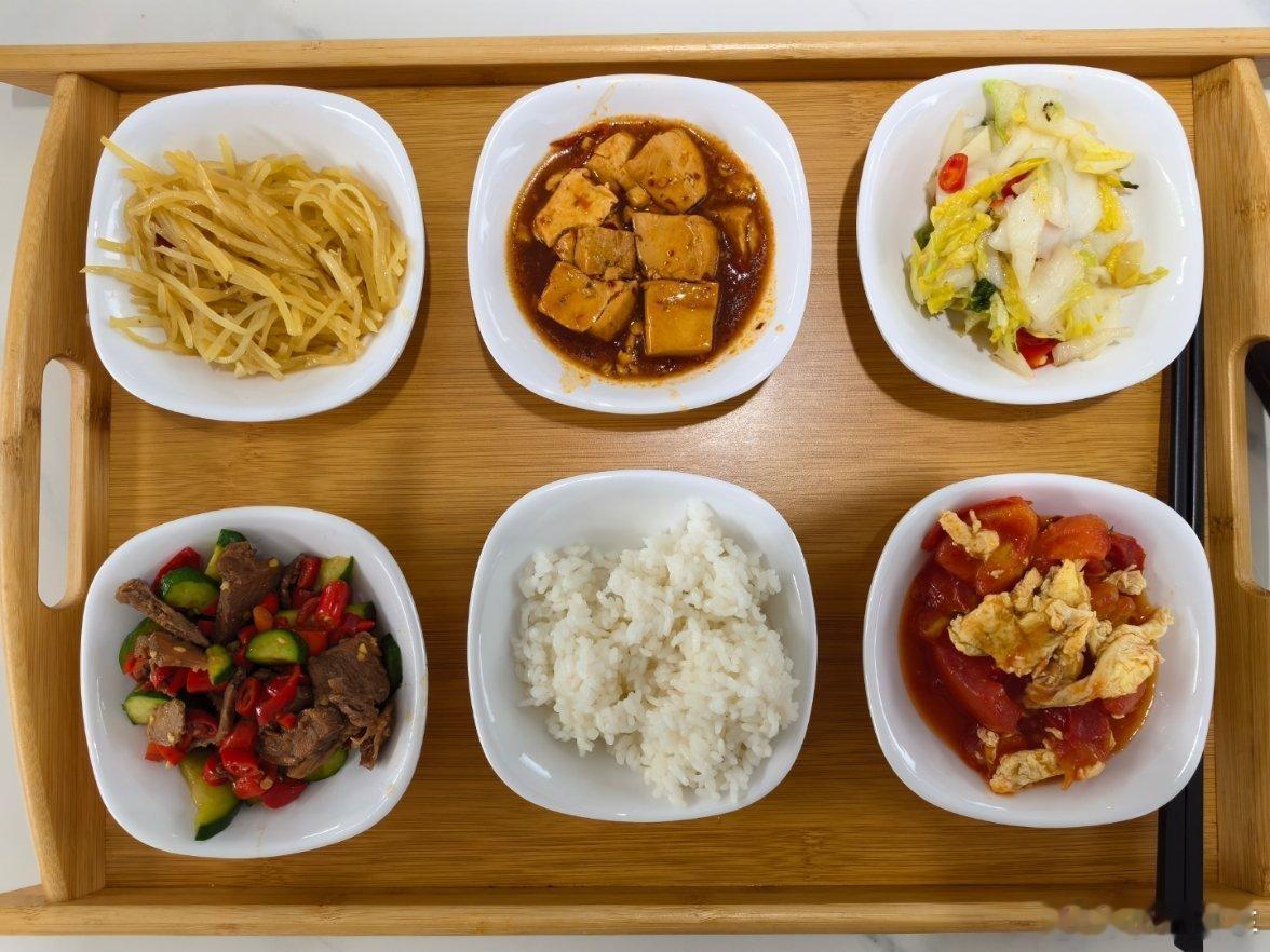 提车个车顺便蹭个饭太太太完美啦，别说这个饭的味道真不错[哈哈] 问界M8 我和汽