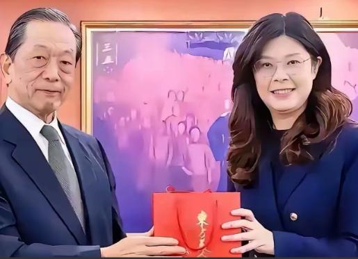 台湾国民党残余势力向日本政府捐款后不久，日本政府竟公然宣布恢复其当年侵华的邪恶旧