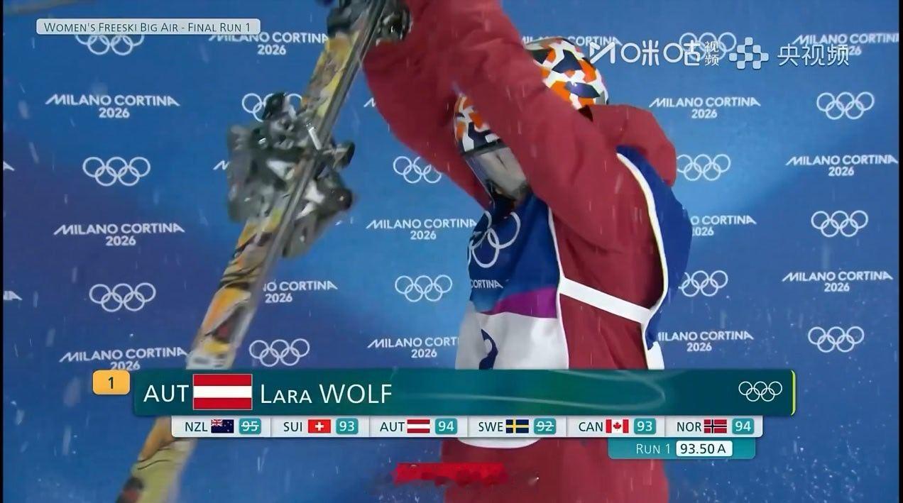 这比赛刚开始就来个93.50分可还行全民聊冬奥  谷爱凌刘梦婷大跳台决赛