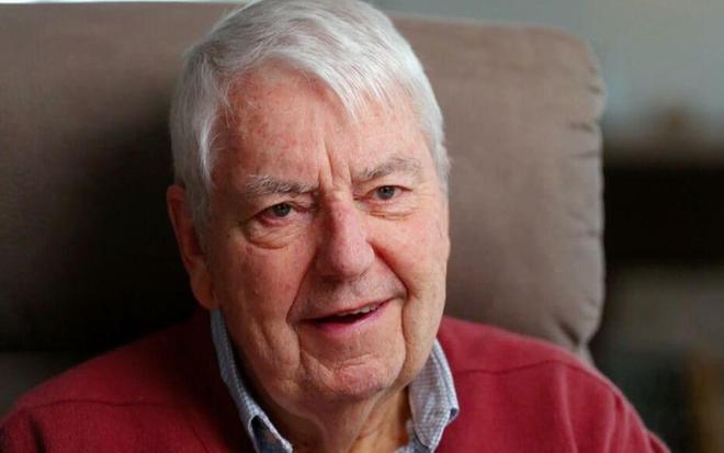 夏尔-比埃特里曾在1998年7月至12月短暂担任巴黎俱乐部主席，因渐冻症（夏科氏