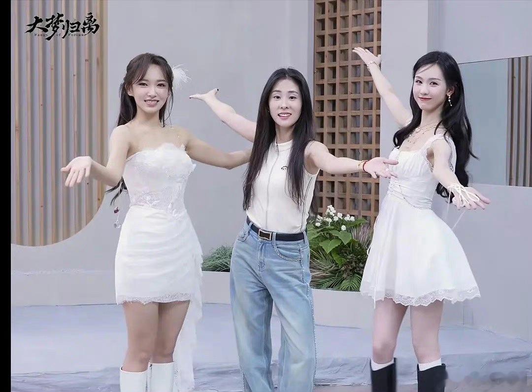 没想到陈都灵竟然被张碧晨艳压了 ​​​