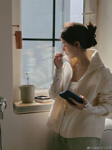 赵露思又一条ins破百万赞了  海外女顶 实至名归[打call][打call][