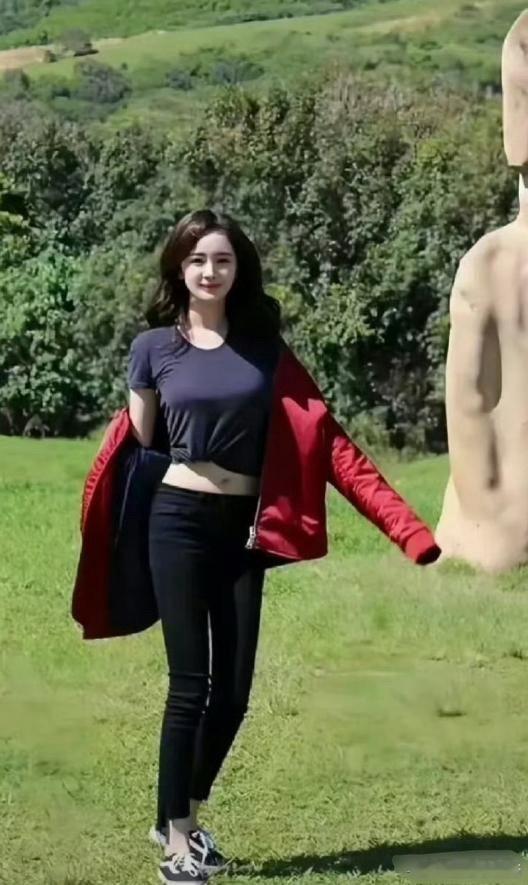 据说这是杨幂最胖的时期，看到的那一刻我沉默了，你呢 