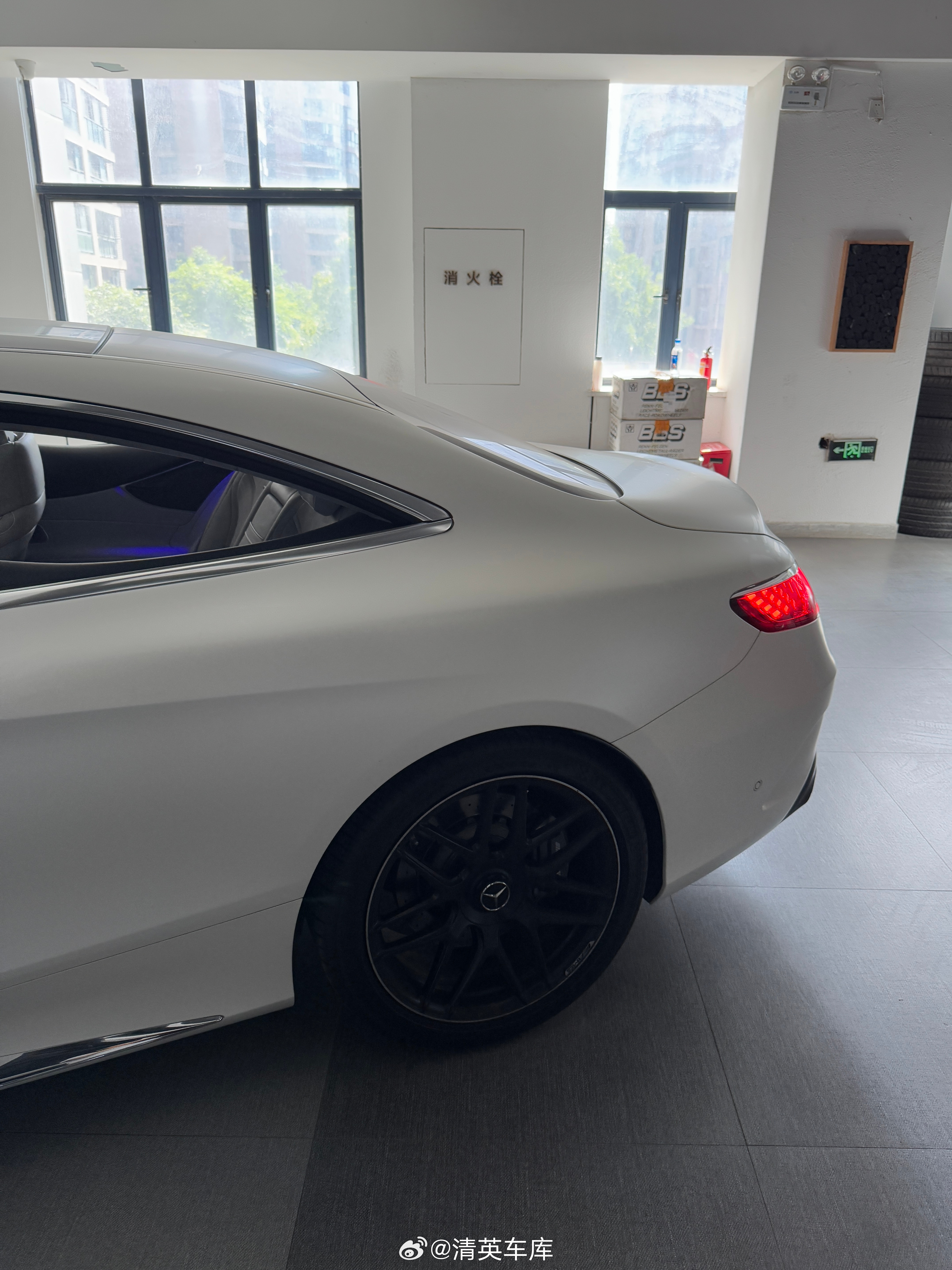 什么叫优雅老钱风钻石白奔驰S63 Coupe 