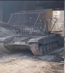 HTS的加棚坦克进入阿勒颇市 ​​​