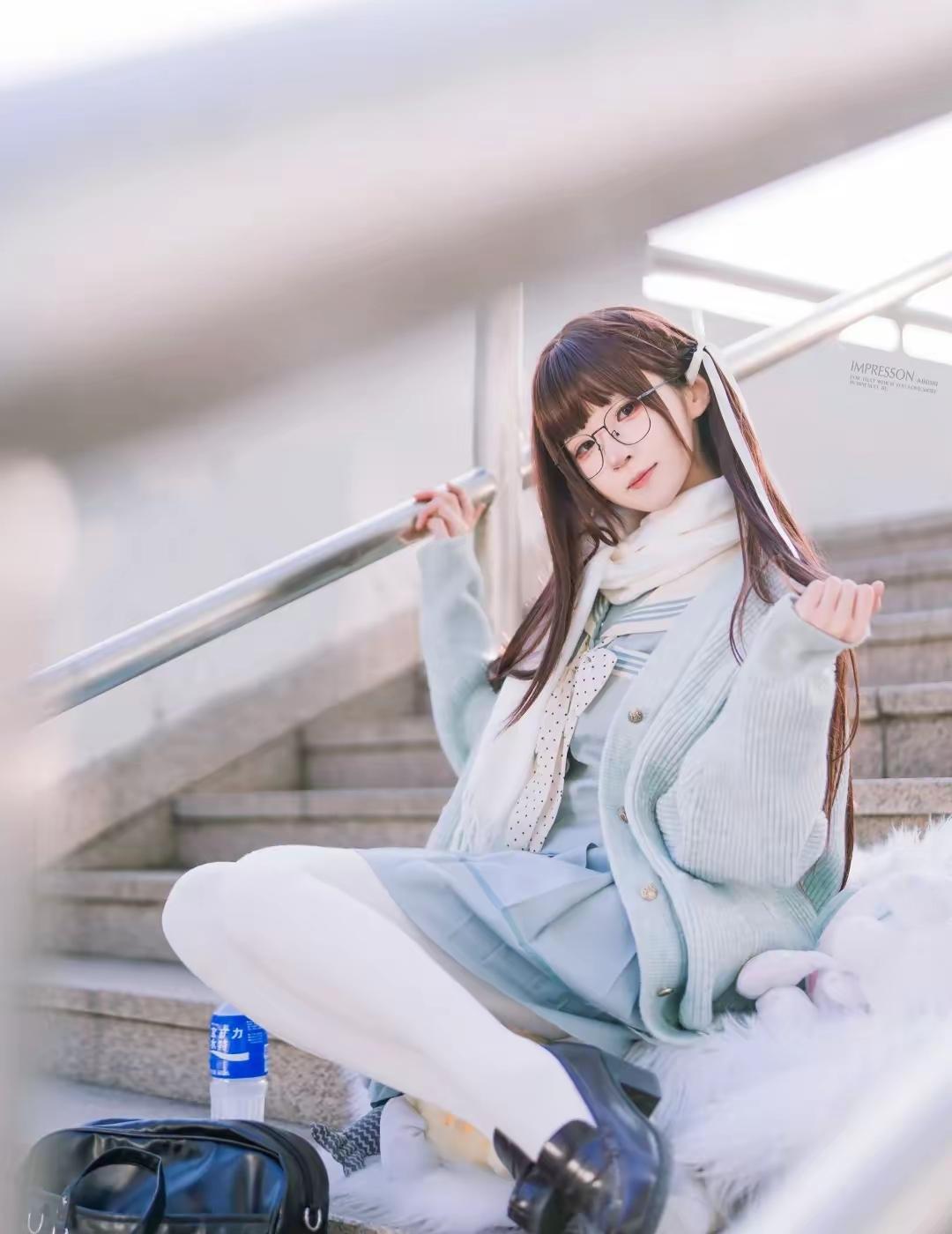 冬日少女风穿搭，温柔蓝白配色，元气满满！🌟👗👟