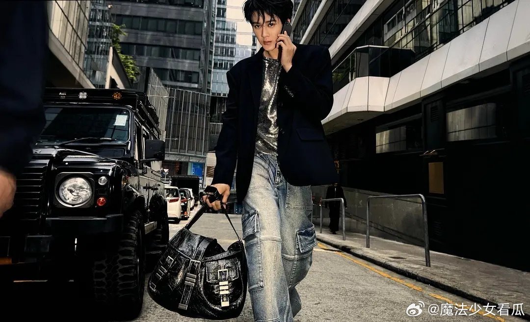 感觉檀健次这一次的时尚表现力确实非常的好，这个照片很有质感 ​​​