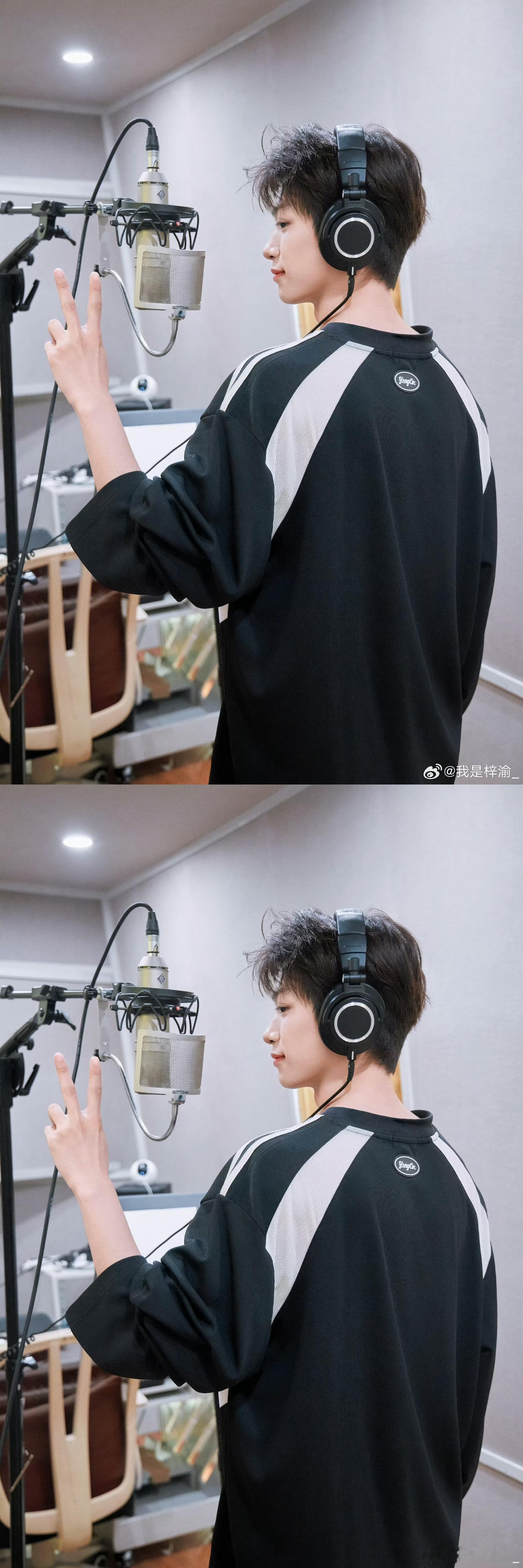 梓渝晒录音室四宫格照.梓渝分享录音室照片梓渝微博营业 帅气的四宫格 期待一下新歌