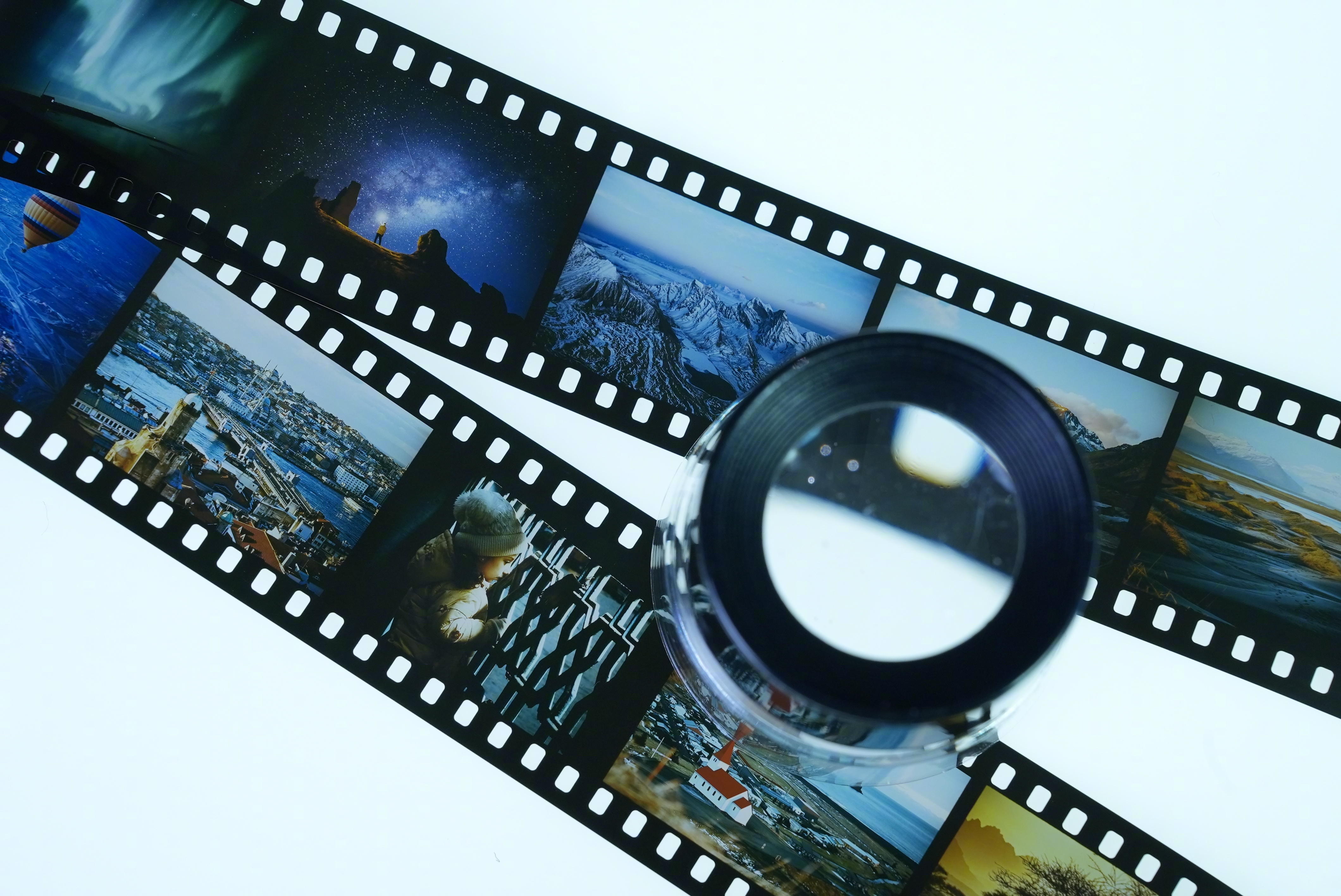 刚拆了OPPO发布会的邀请函快递，胶片、放大镜和灯板这些道具其实是在证明这次风格