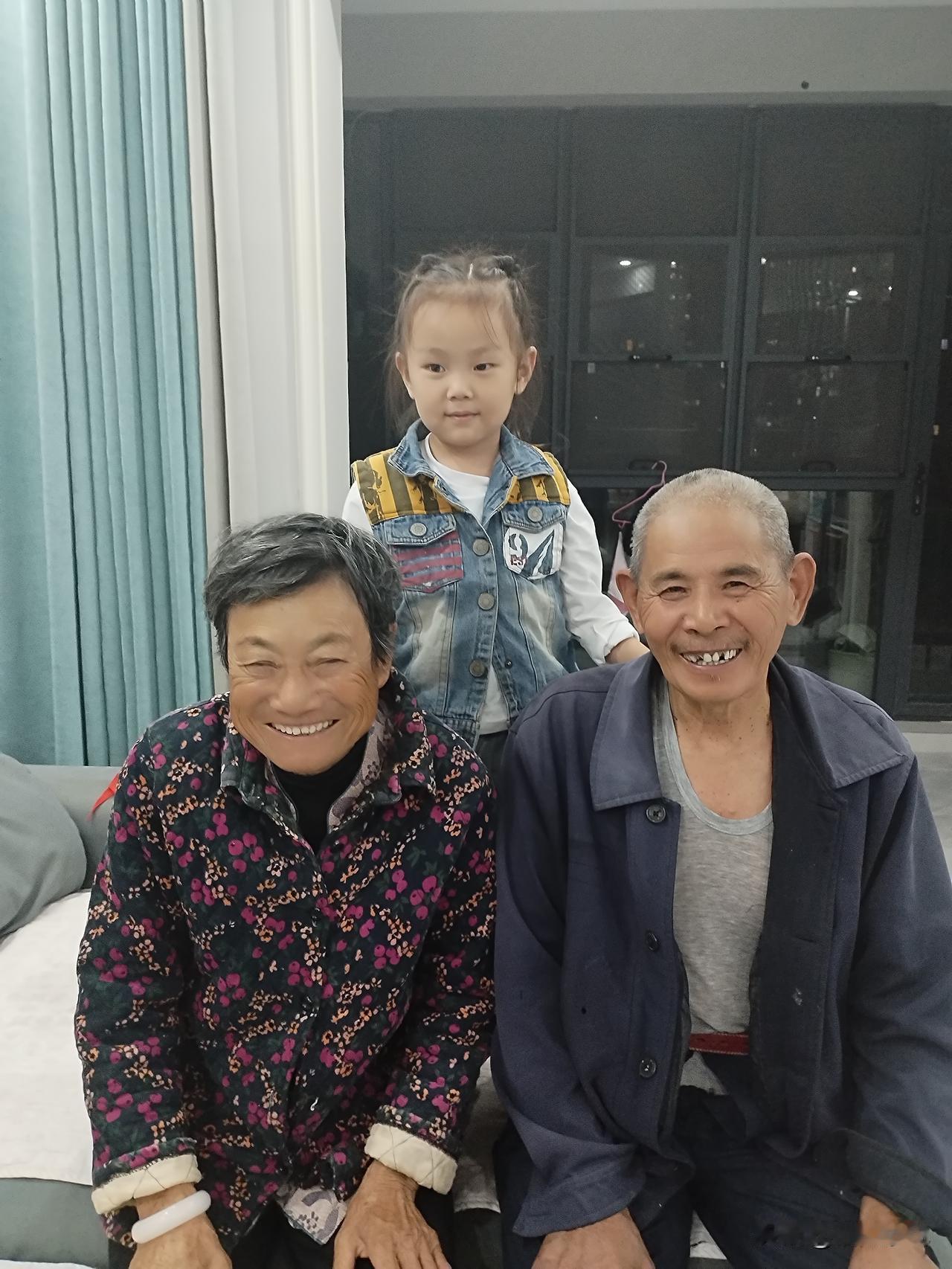 实话实说！父母走后，我才看清这帮“亲人”的真面目
 
这事我憋心里好久了，今天实