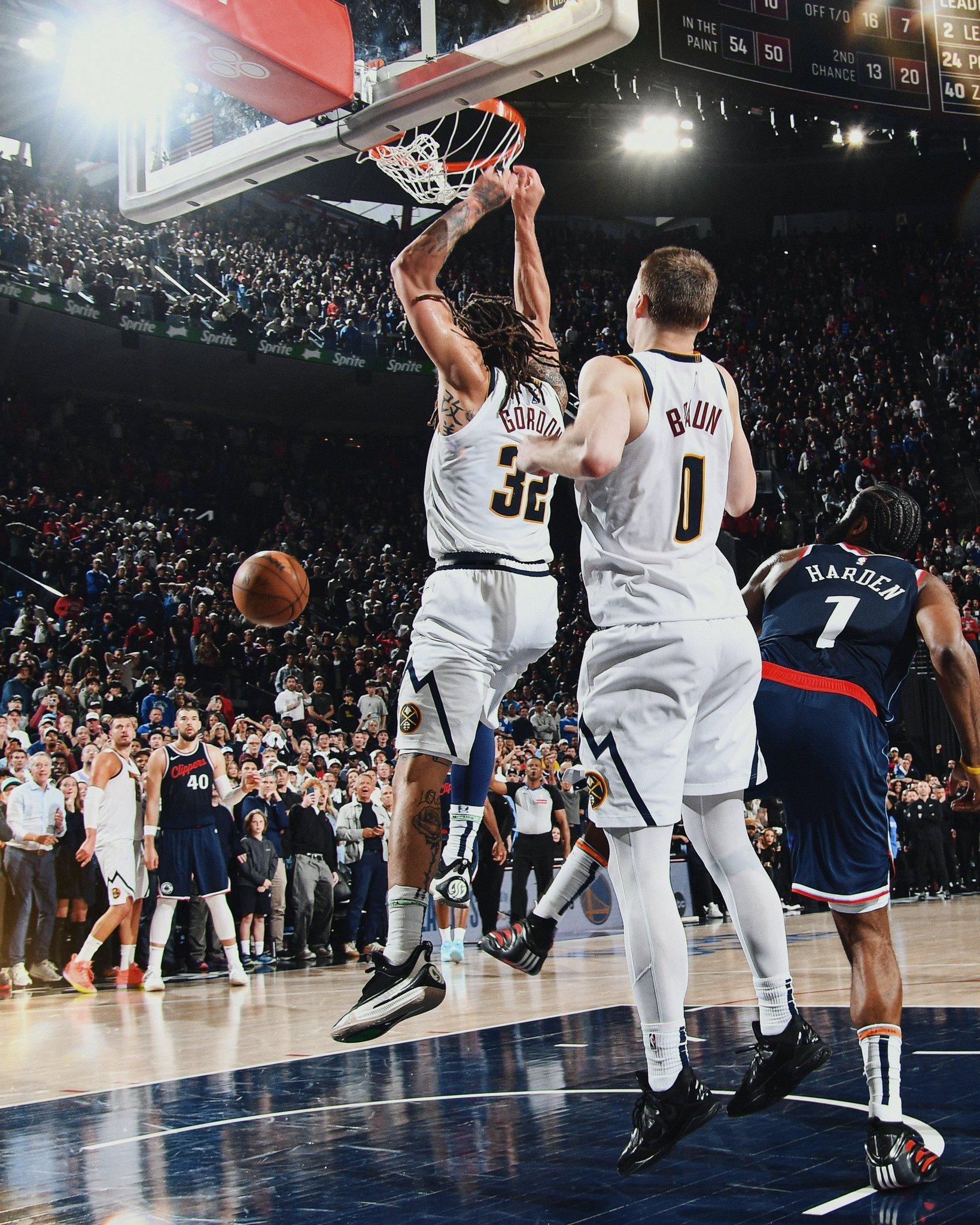 载入史册的绝杀！这是NBA季后赛中第一个压哨扣篮绝杀！ ​​​