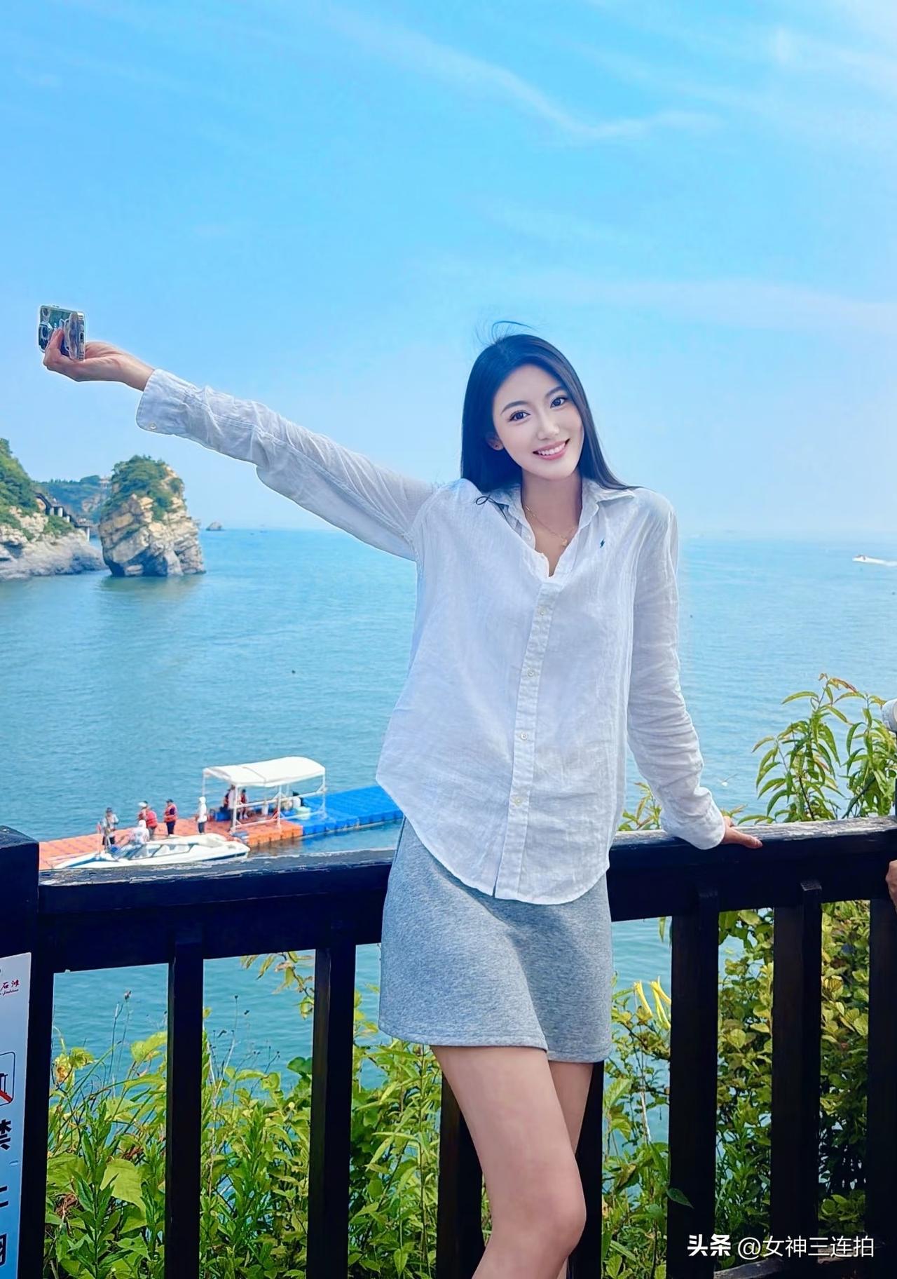 海边自拍，阳光明媚，快乐无边！🌊😊