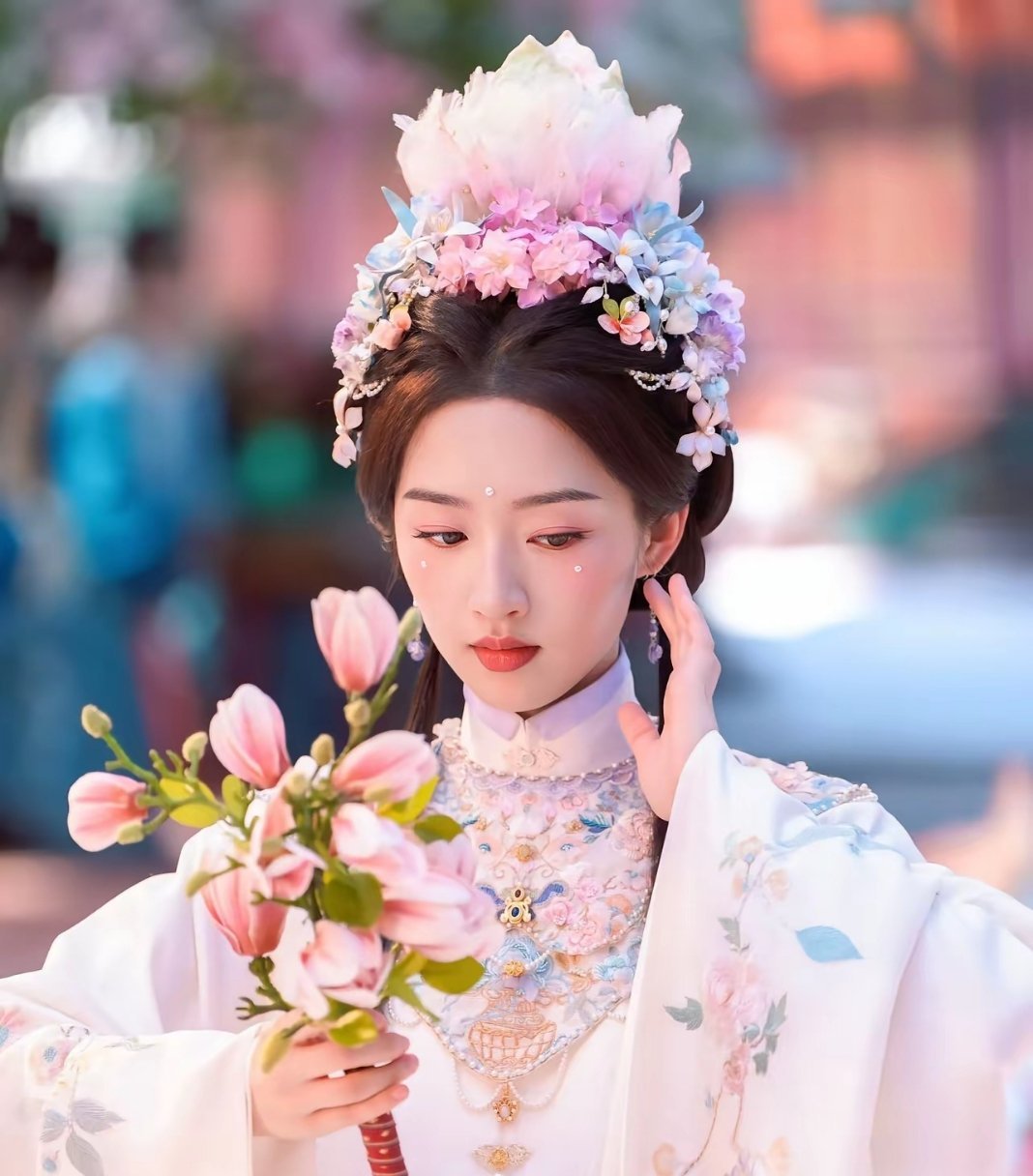 女主邓恩熙颜值在剧中的同辈里是最好。 ​​​