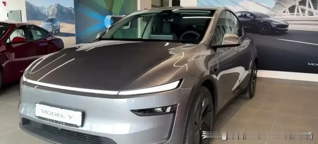 有位90后车主把他的Model Y开了三年愣是就没换过，他说的那句“省心”可就把