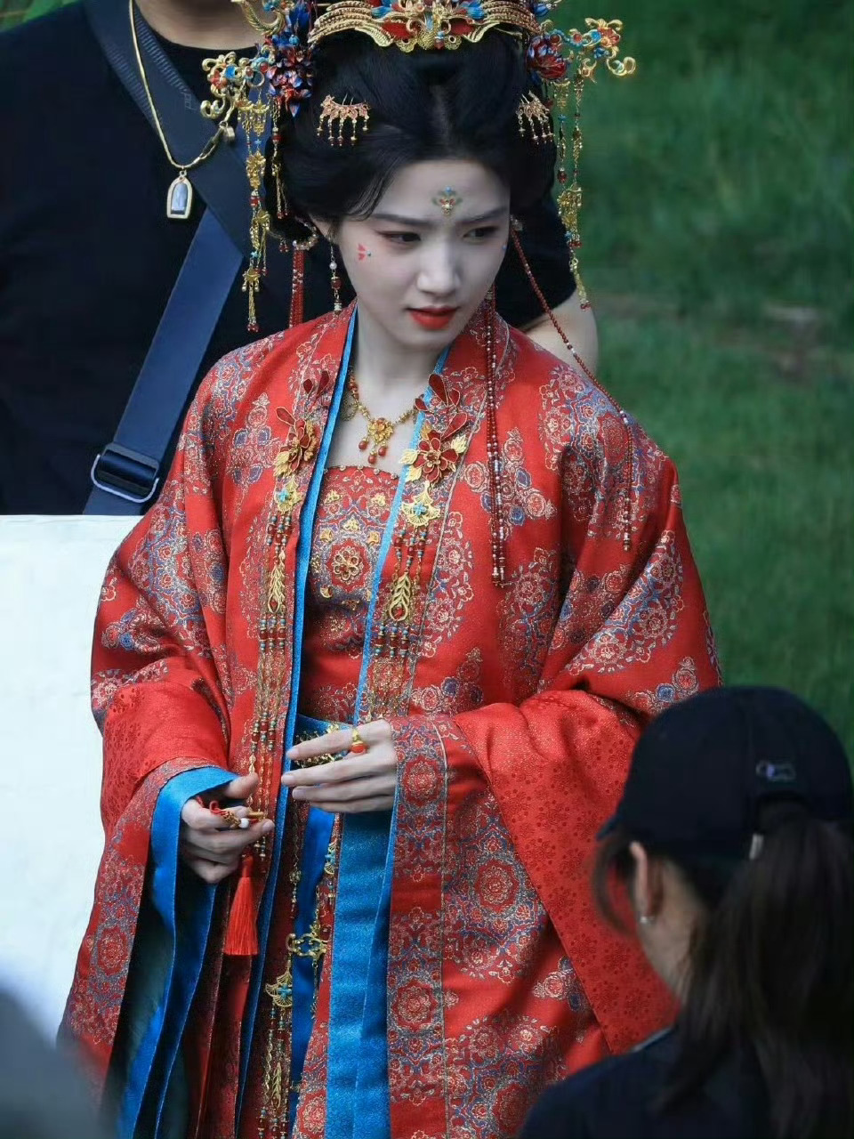 南衣结婚了 新郎不是我😭😭卢昱晓何不同舟渡婚服造型