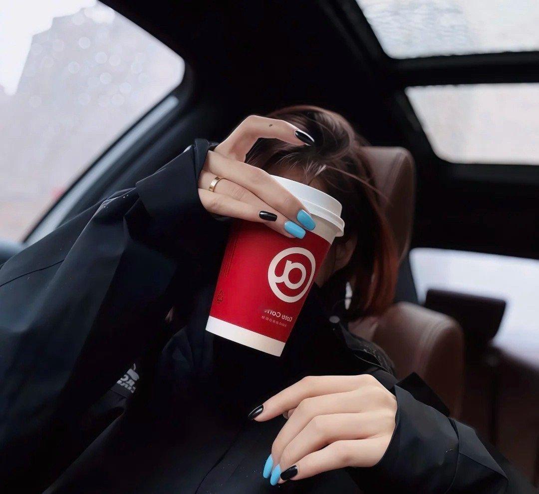 谈恋爱最重要的是信任，如果你不信任我，那我就没办法在外面乱搞。 