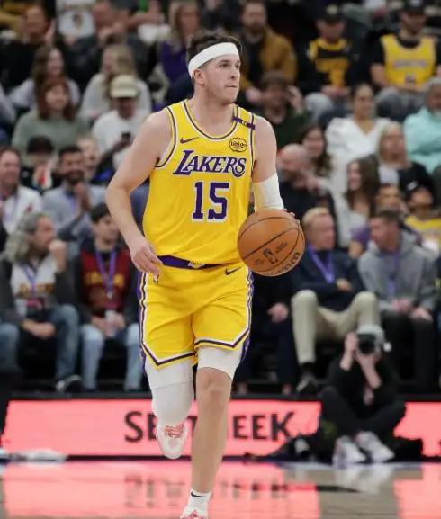 小里弗斯似乎心气没有了，湖人战步行者，打到第三节，小里弗斯10投3中，三分3中0