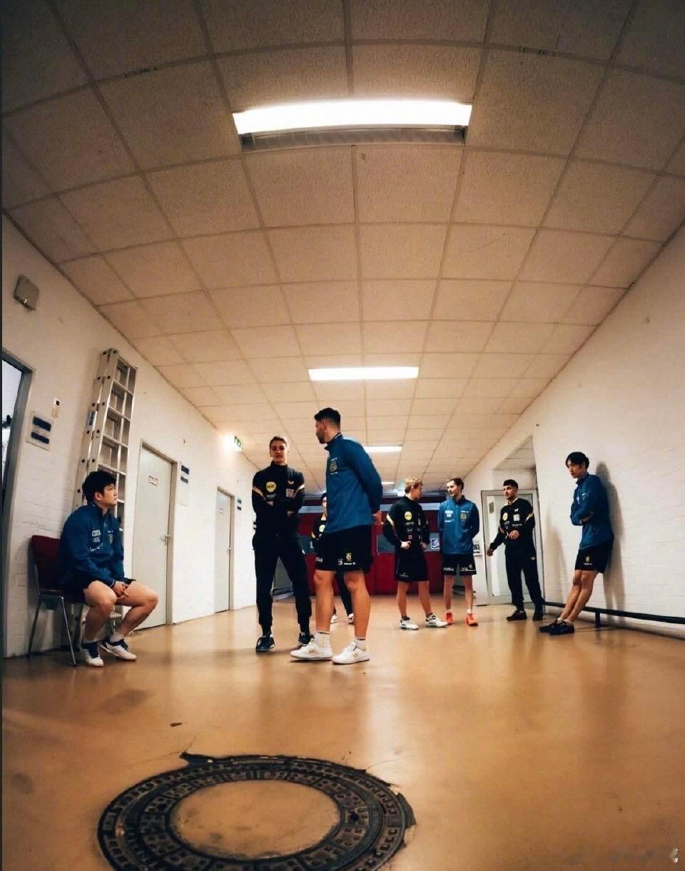 德媒镜头下的樊振东欧冠首秀 