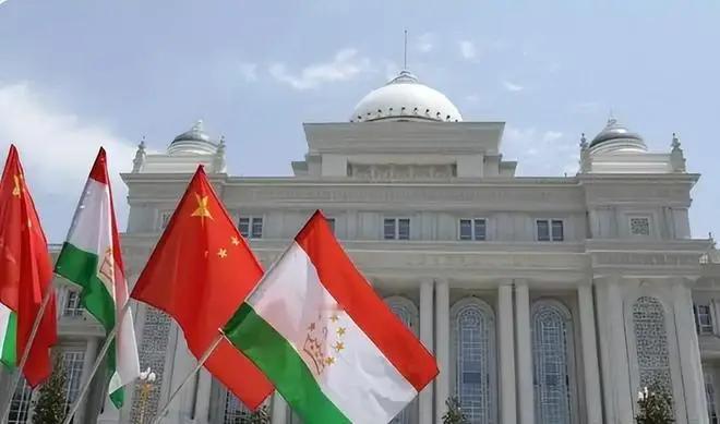 5月12日，中国与塔吉克斯坦签署的带有“永久”字眼的睦邻友好合作条约，让不少人误