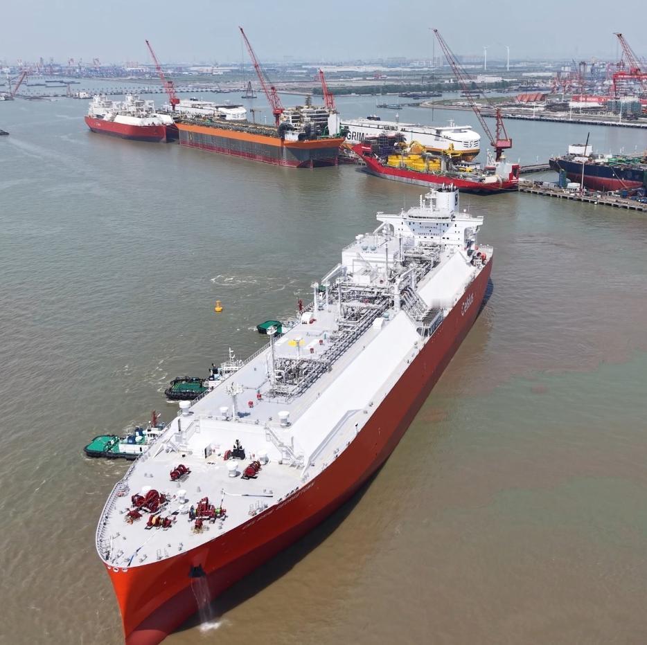 韩国不淡定了，中国在造船工业领域再创佳绩，江苏重工交付最大液化天然气（LNG）运
