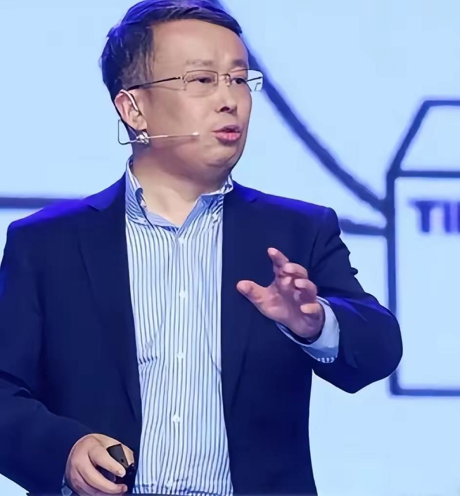 项立刚说西方一卡脖子，中科院、清华北大的某些高人，张口便是“差距太大”、“一百年