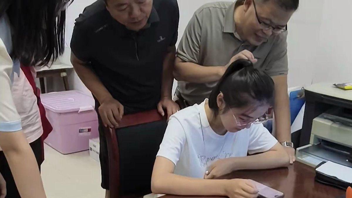 四川绵阳女孩查中考成绩，各科分数栏全空白，全家紧张到手抖，下一秒看到录取学校是绵